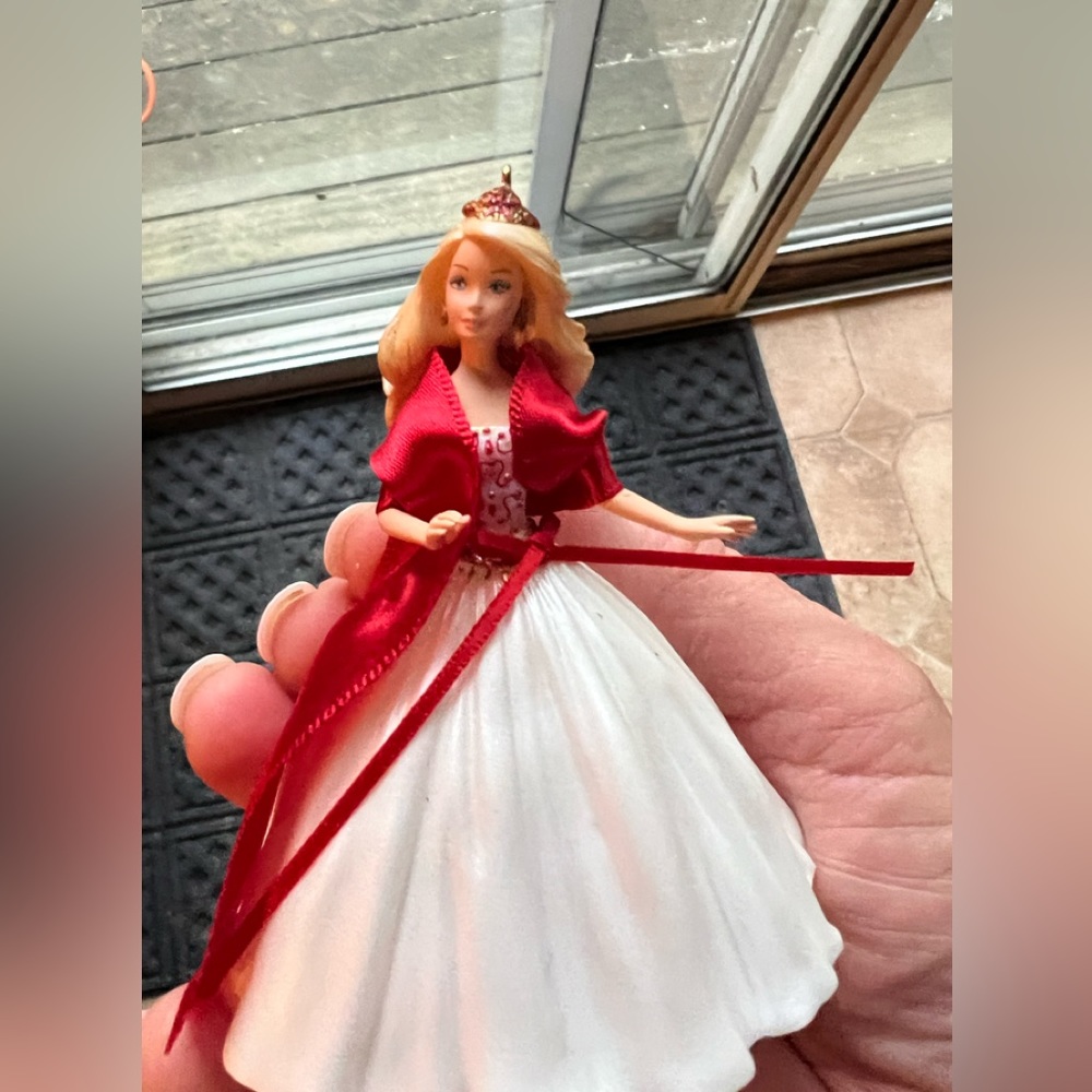 2010 Barbie Holiday Christmas collectors ornament